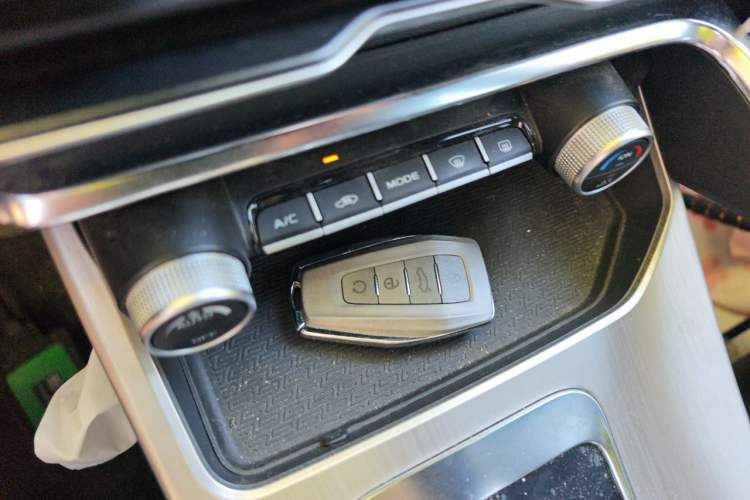 Used Geely Auto Coolray 2019 Sport Version 260T DCT Battle China VI Standard Vehicle Key