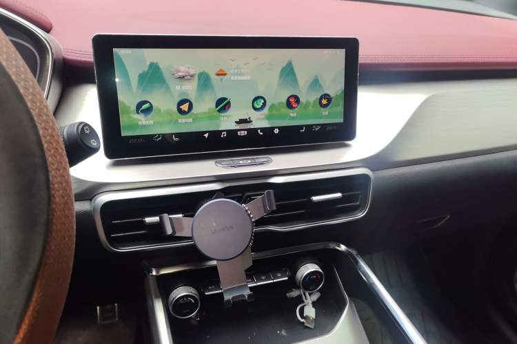 Used Geely Auto Coolray 2019 Sport Model 260T DCT Battle China V Standard Audio And AC Panel