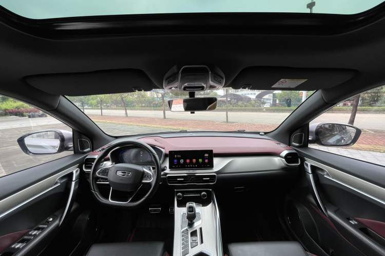Used Geely Auto Coolray 2019 Sport Version 260T DCT Explorer China VI Standard Center Console