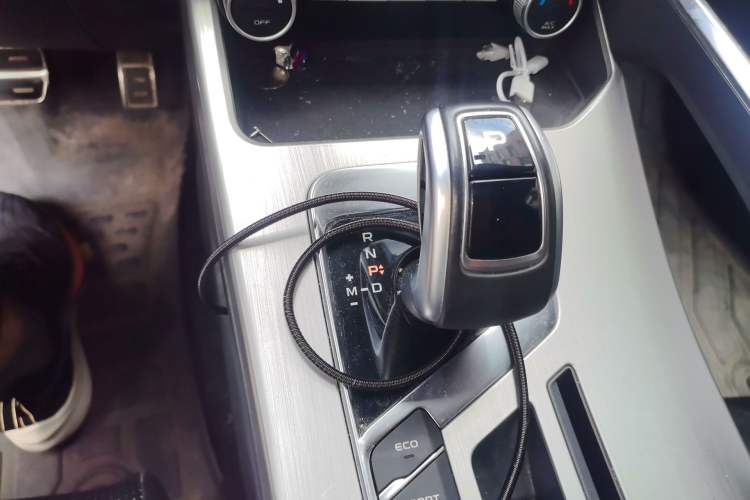 Used Geely Auto Coolray 2019 Sport Model 260T DCT Battle China V Standard Gear Lever