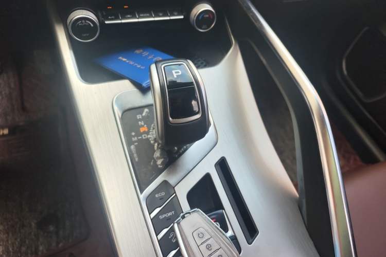 Used Geely Auto Coolray 2019 260T DCT Explorer China VI Standard Gear Lever