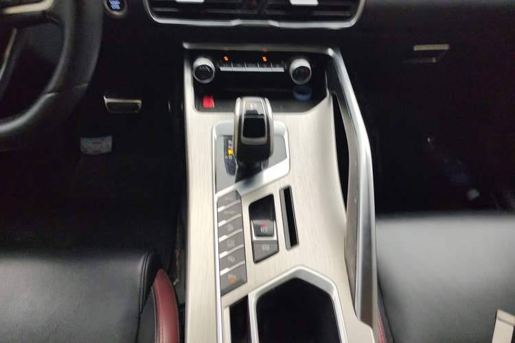 Used Geely Auto Coolray 2019 Sport Version 260T DCT Battle China VI Standard Gear Lever