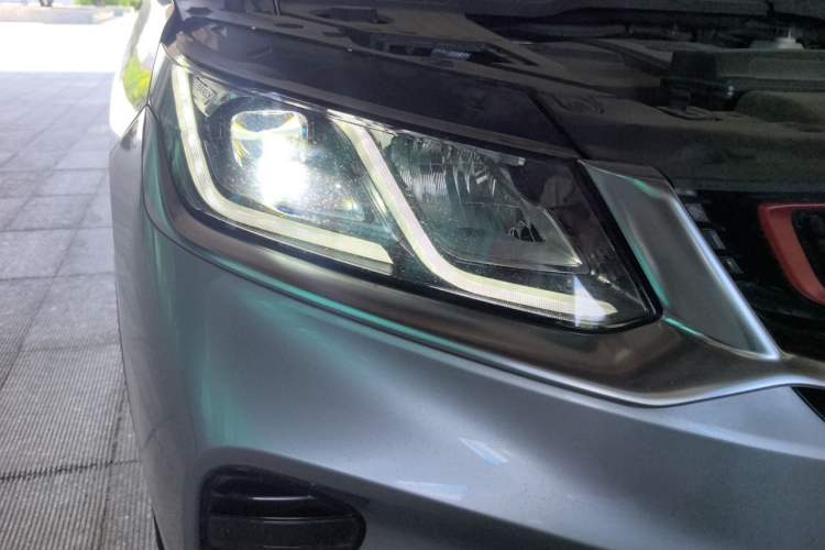 Used Geely Auto Coolray 2019 260T DCT Explorer China V Standard Right Front Headlight