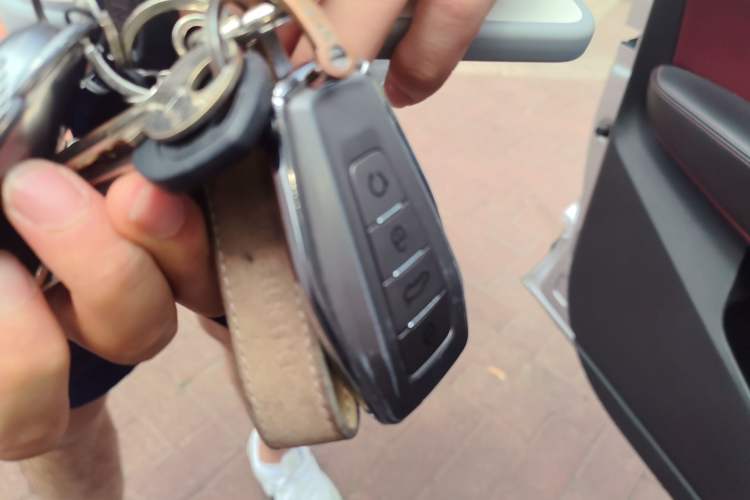 Used Geely Auto Coolray 2019 Sport Model 260T DCT Battle China V Standard Vehicle Key