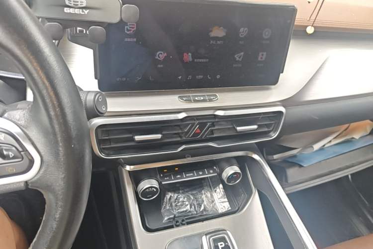 Used Geely Auto Coolray 2019 260T DCT Explorer China V Standard Audio And AC Panel