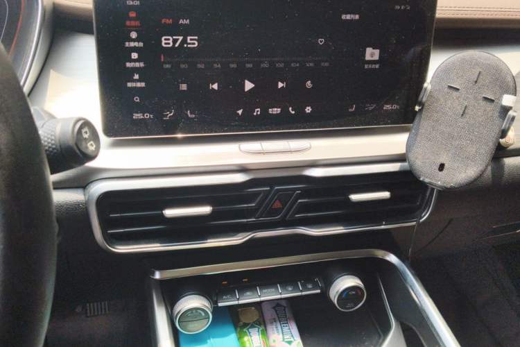 Used Geely Auto Coolray 2019 260T DCT Explorer China VI Standard Audio And AC Panel