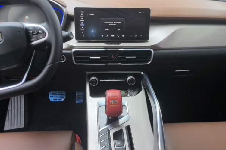 Used Geely Auto Coolray 2019 260T DCT Explorer China V Standard Audio And AC Panel