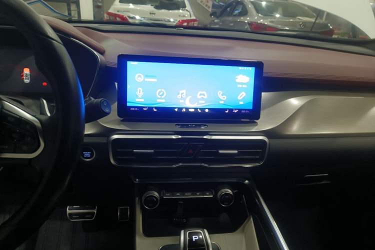 Used Geely Auto Coolray 2019 Sport Model 260T DCT Battle China V Standard Audio And AC Panel