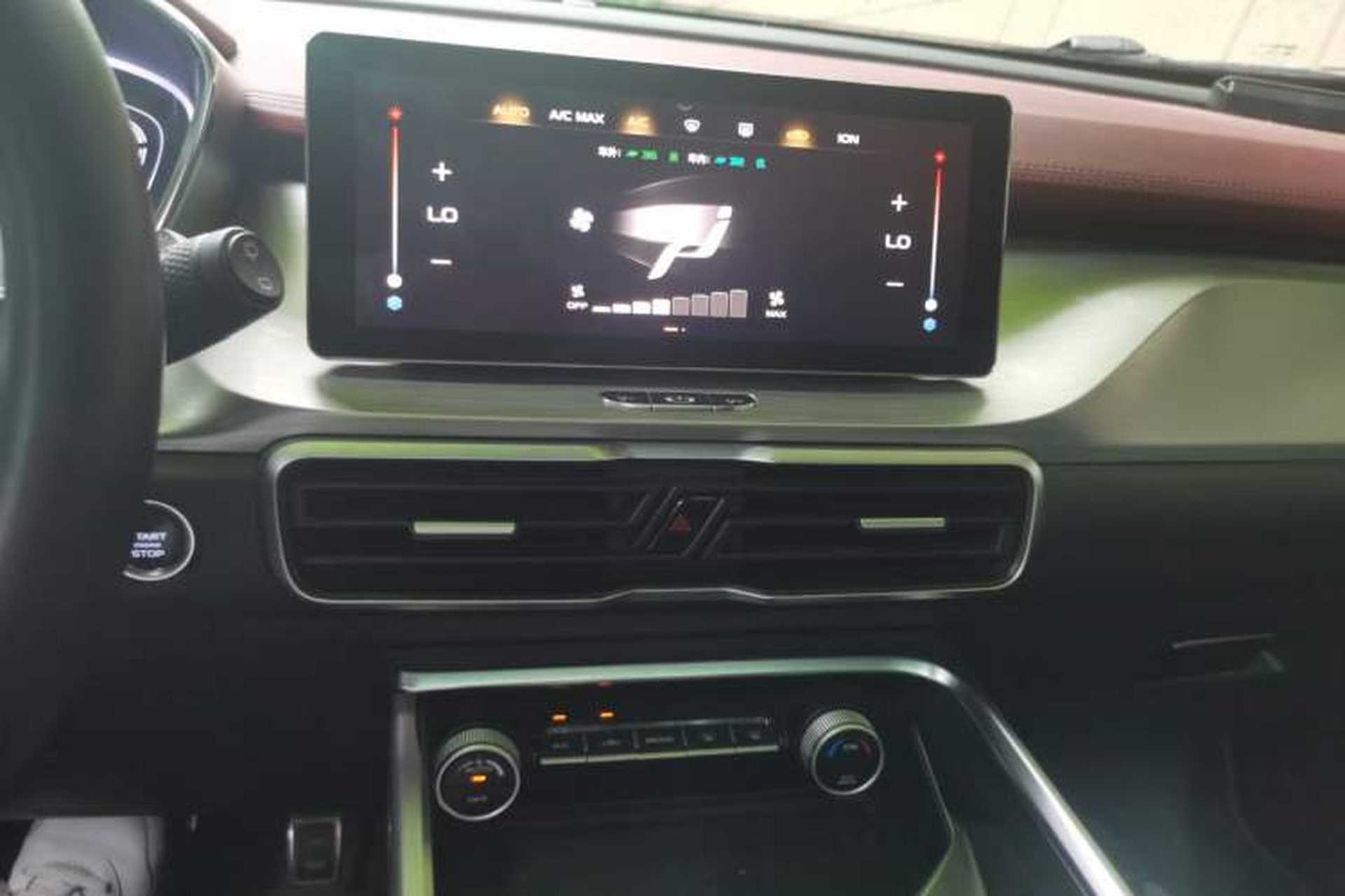 Used Geely Auto Coolray 2019 Sport Version 260T DCT Battle 48V Mild Hybrid China VI Standard Audio And AC Panel