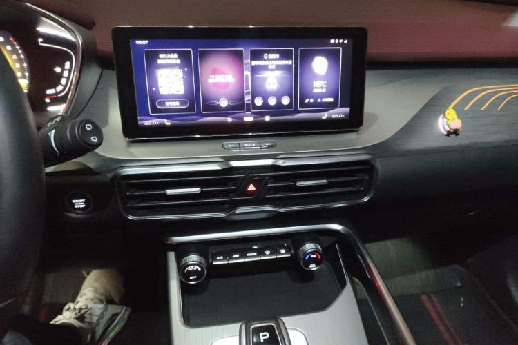 Used Geely Auto Coolray 2019 Sport Model 260T DCT Battle China V Standard Audio And AC Panel
