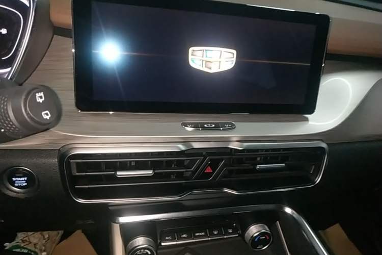 Used Geely Auto Coolray 2019 260T DCT Explorer China V Standard Audio And AC Panel