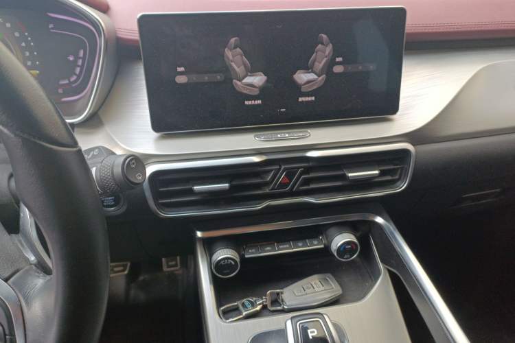 Used Geely Auto Coolray 2019 Sport Model 260T DCT Battle China V Standard Audio And AC Panel