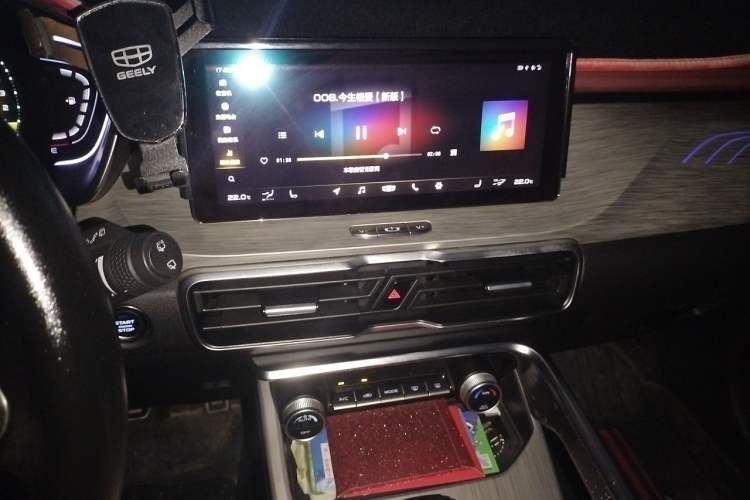 Used Geely Auto Coolray 2019 260T DCT Knight China V Standard Audio And AC Panel