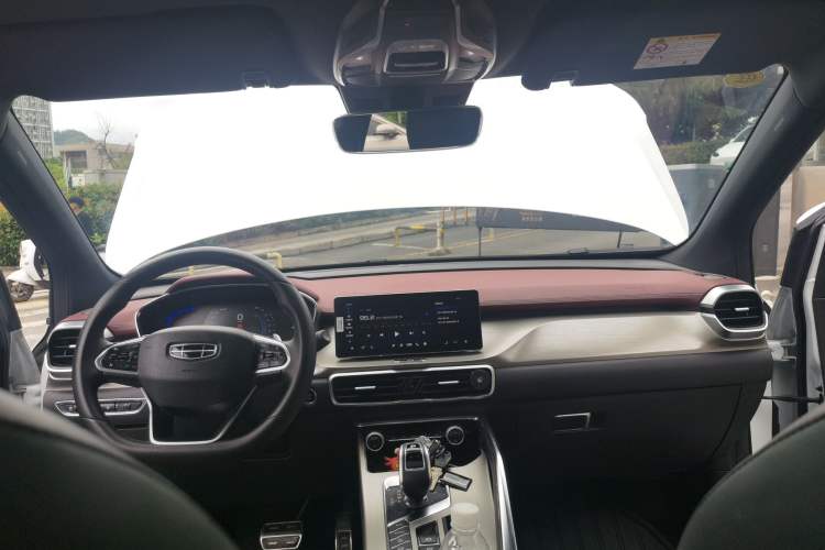 Used Geely Auto Coolray 2019 Sport Model 260T DCT Battle China V Standard Center Console