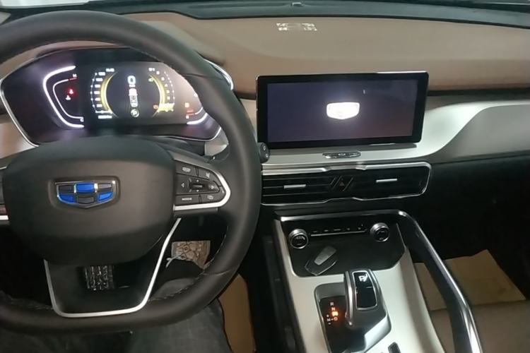 Used Geely Auto Coolray 2019 260T DCT Explorer China V Standard Center Console