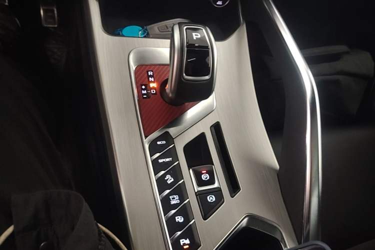 Used Geely Auto Coolray 2019 Sport Version 260T DCT Battle China VI Standard Gear Lever