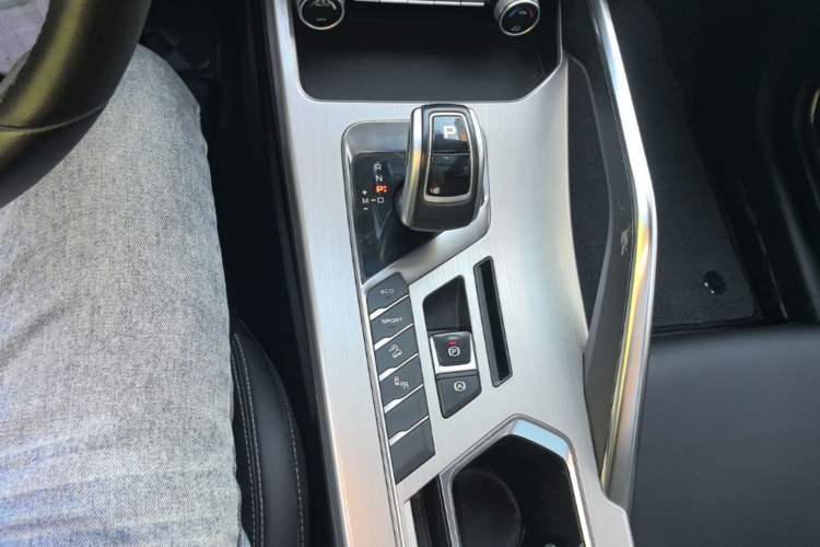 Used Geely Auto Coolray 2019 260T DCT Knight China V Standard Gear Lever