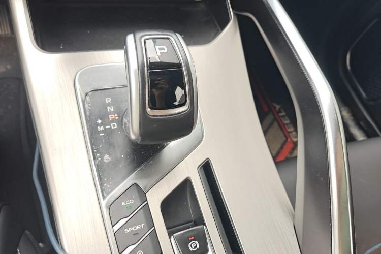 Used Geely Auto Coolray 2019 260T DCT Knight China V Standard Gear Lever