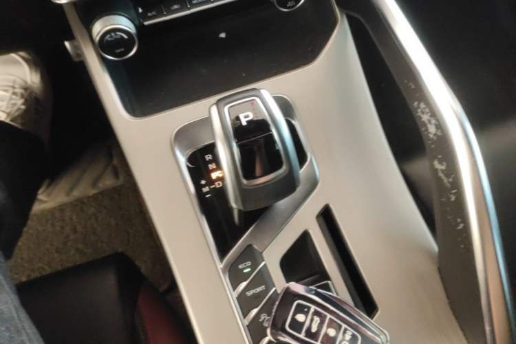 Used Geely Auto Coolray 2019 Sport Model 260T DCT Patrol China V Standard Gear Lever