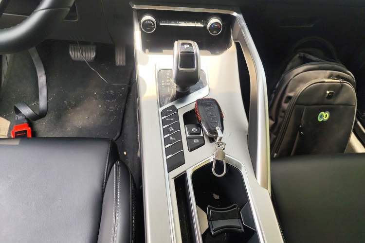 Used Geely Auto Coolray 2019 260T DCT Knight China VI Standard Gear Lever