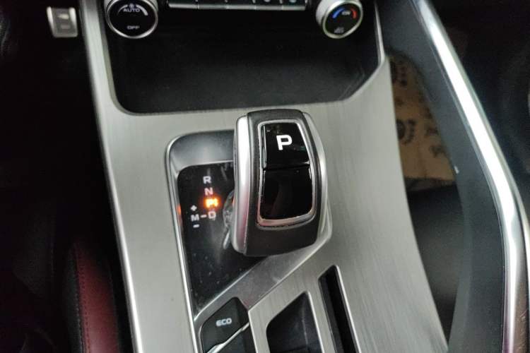 Used Geely Auto Coolray 2019 Sport Version 260T DCT Battle China VI Standard Gear Lever