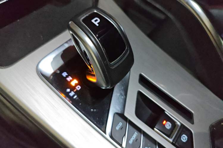 Used Geely Auto Coolray 2019 Sport Model 260T DCT Patrol China V Standard Gear Lever