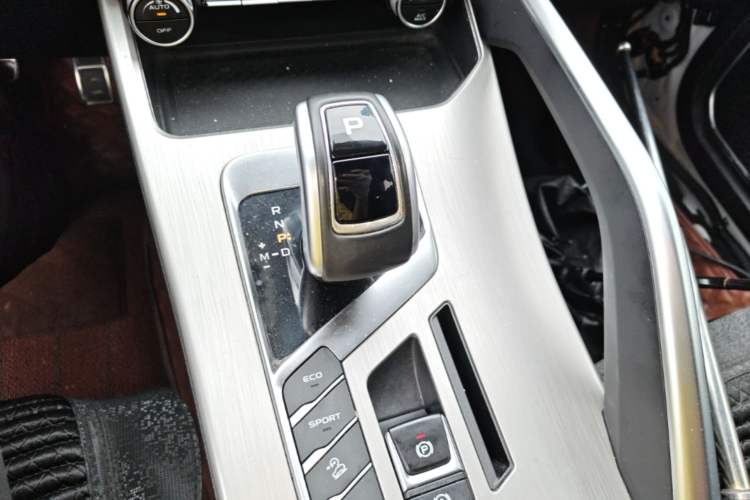 Used Geely Auto Coolray 2019 Sport Version 260T DCT Explorer China VI Standard Gear Lever