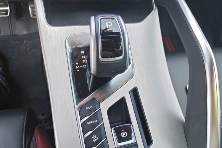 Used Geely Auto Coolray 2019 Sport Model 260T DCT Patrol China V Standard Gear Lever