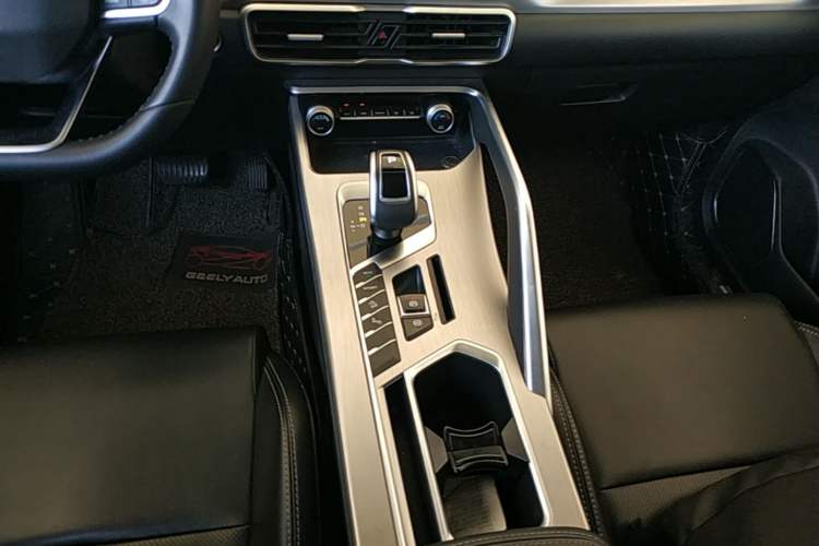 Used Geely Auto Coolray 2019 260T DCT Knight China VI Standard Gear Lever