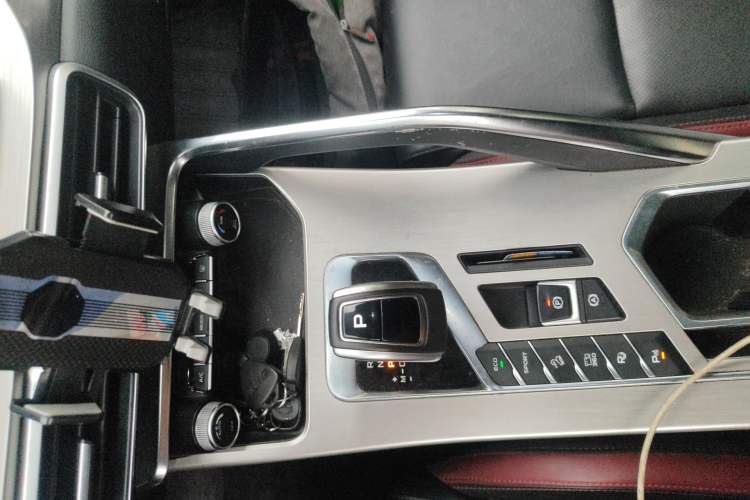 Used Geely Auto Coolray 2019 Sport Model 260T DCT Battle China V Standard Gear Lever