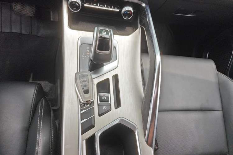 Used Geely Auto Coolray 2019 260T DCT Knight China V Standard Gear Lever