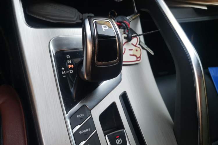 Used Geely Auto Coolray 2019 260T DCT Explorer China VI Standard Gear Lever