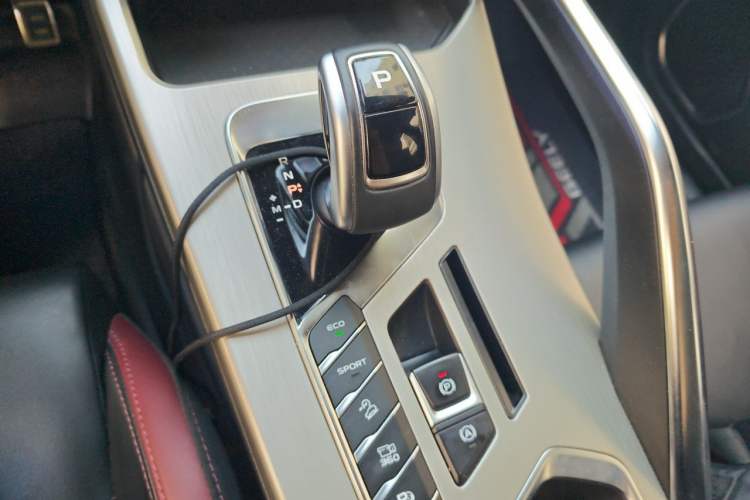 Used Geely Auto Coolray 2019 Sport Model 260T DCT Battle China V Standard Gear Lever