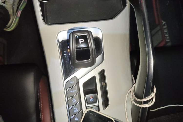 Used Geely Auto Coolray 2019 Sport Model 260T DCT Battle China V Standard Gear Lever