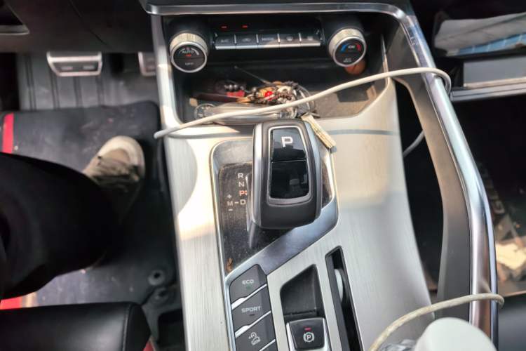 Used Geely Auto Coolray 2019 Sport Version 260T DCT Explorer China VI Standard Gear Lever