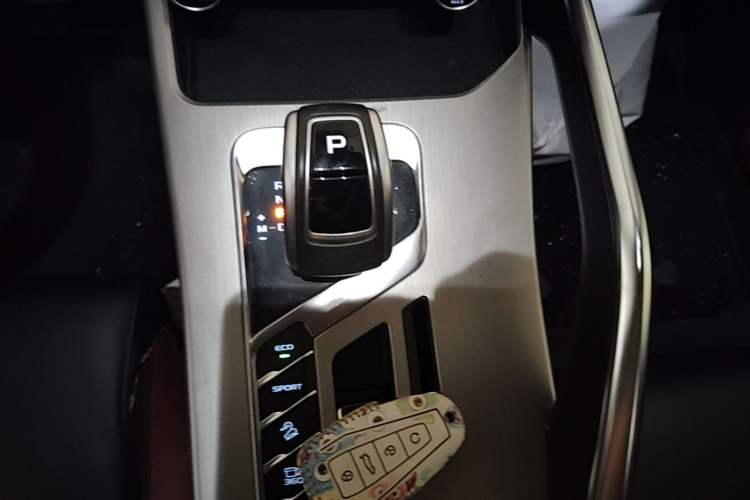 Used Geely Auto Coolray 2019 Sport Version 260T DCT Battle China VI Standard Gear Lever