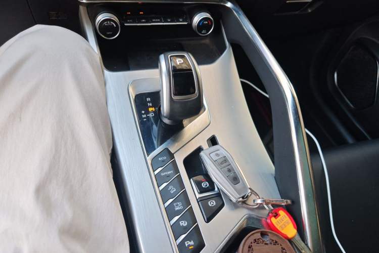 Used Geely Auto Coolray 2019 Sport Model 260T DCT Battle China V Standard Gear Lever