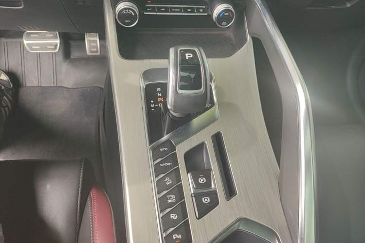 Used Geely Auto Coolray 2019 Sport Model 260T DCT Battle China V Standard Gear Lever
