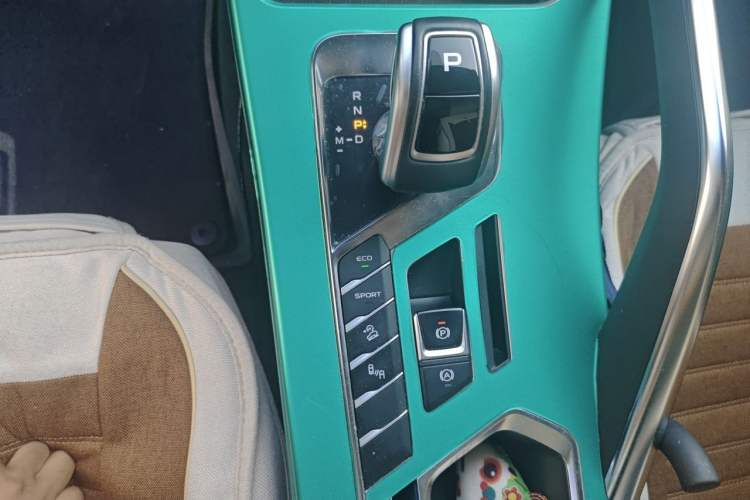 Used Geely Auto Coolray 2019 260T DCT Knight China VI Standard Gear Lever