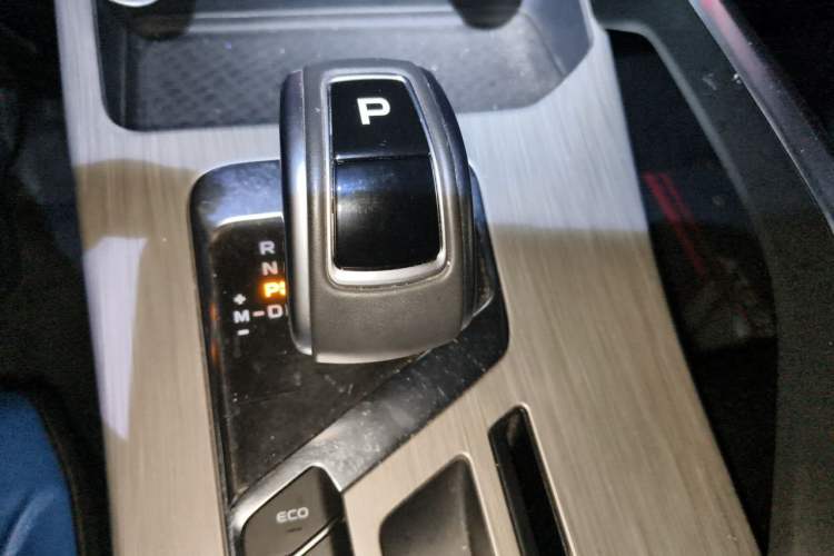 Used Geely Auto Coolray 2019 260T DCT Knight China VI Standard Gear Lever