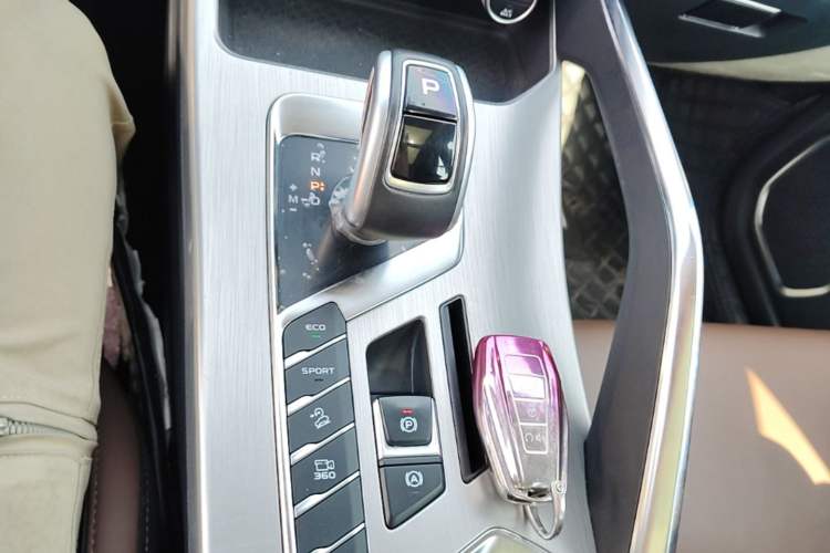 Used Geely Auto Coolray 2019 260T DCT Explorer China VI Standard Gear Lever