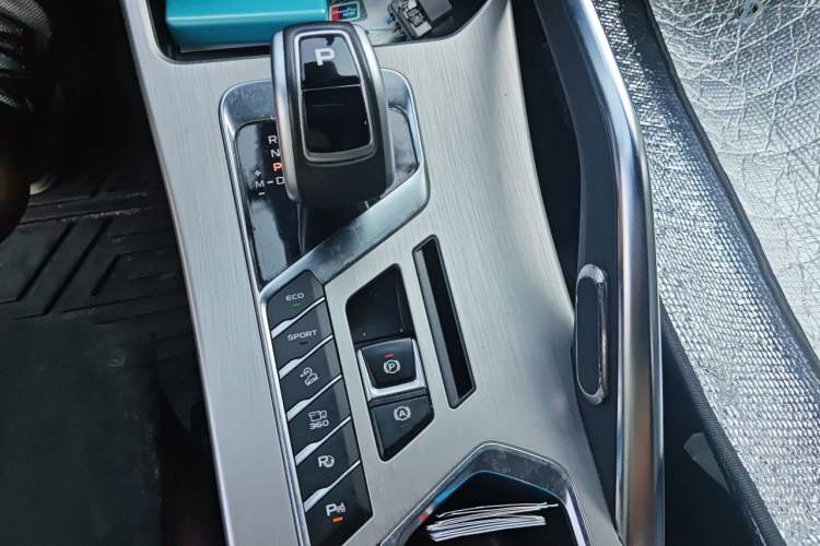Used Geely Auto Coolray 2019 Sport Version 260T DCT Battle China VI Standard Gear Lever