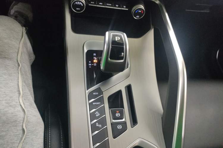 Used Geely Auto Coolray 2019 260T DCT Knight China VI Standard Gear Lever