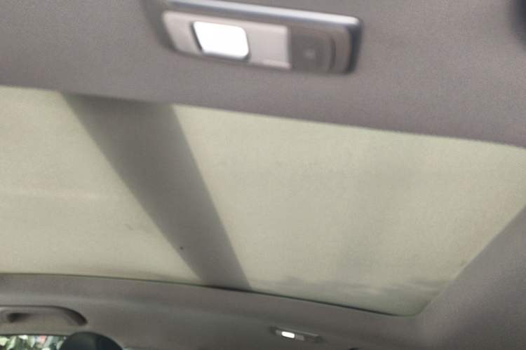 Used Geely Auto Coolray 2019 260T DCT Explorer China VI Standard Headliner