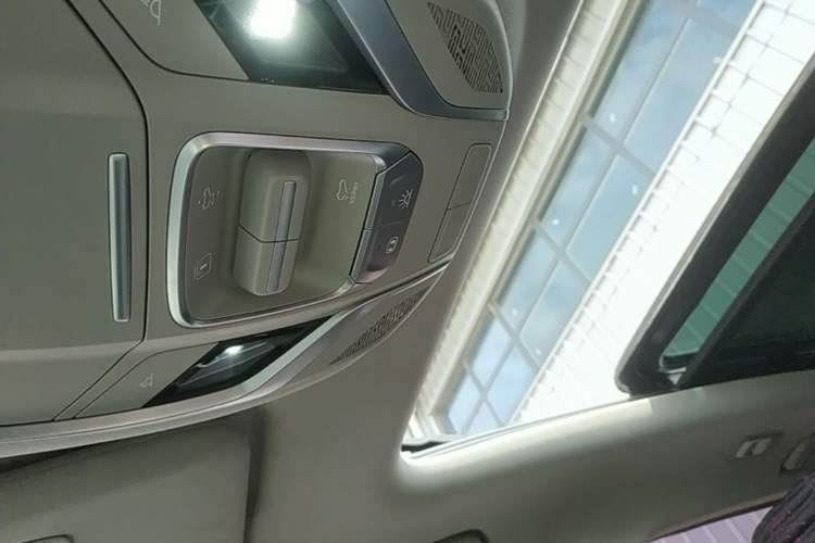 Used Geely Auto Coolray 2019 260T DCT Knight China VI Standard Headliner