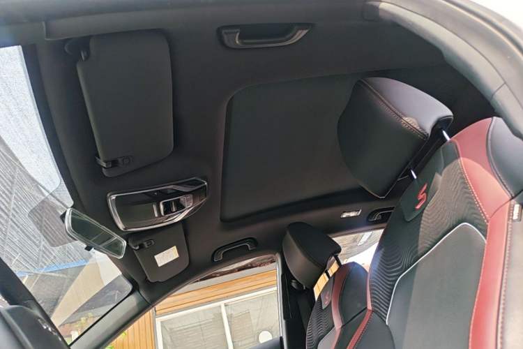 Used Geely Auto Coolray 2019 Sport Version 260T DCT Explorer China VI Standard Headliner
