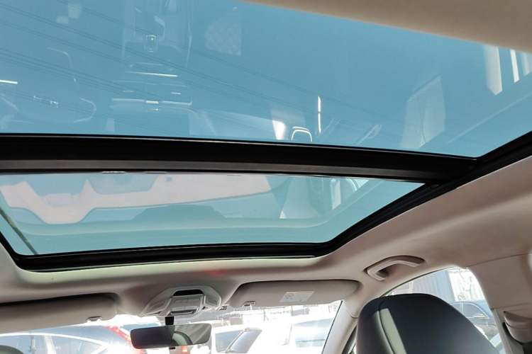 Used Geely Auto Coolray 2019 260T DCT Explorer China VI Standard Headliner