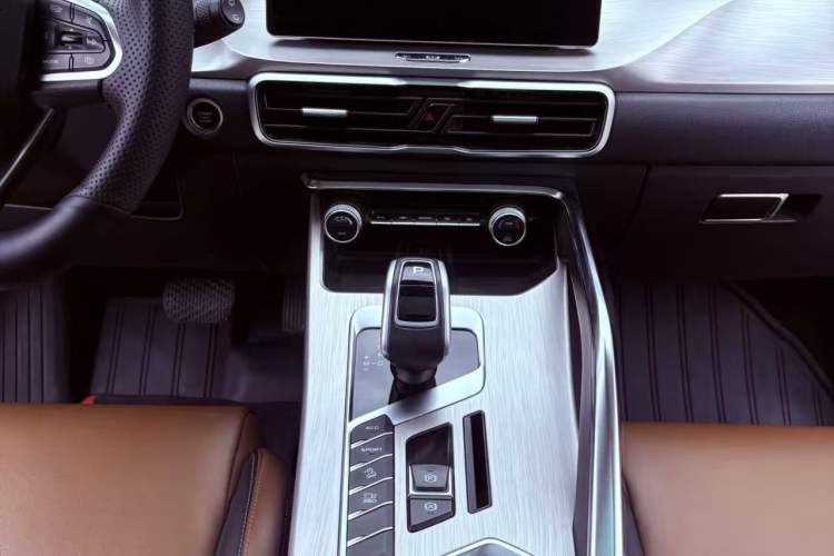 Used Geely Auto Coolray 2019 260T DCT Explorer China V Standard Interior 6