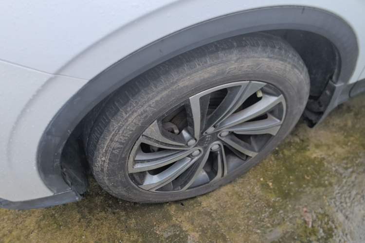 Used Geely Auto Coolray 2019 260T DCT Explorer China V Standard Left Front Wheel Hub