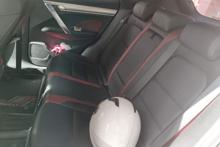 Used Geely Auto Coolray 2019 Sport Model 260T DCT Battle China V Standard Left Rear Seat